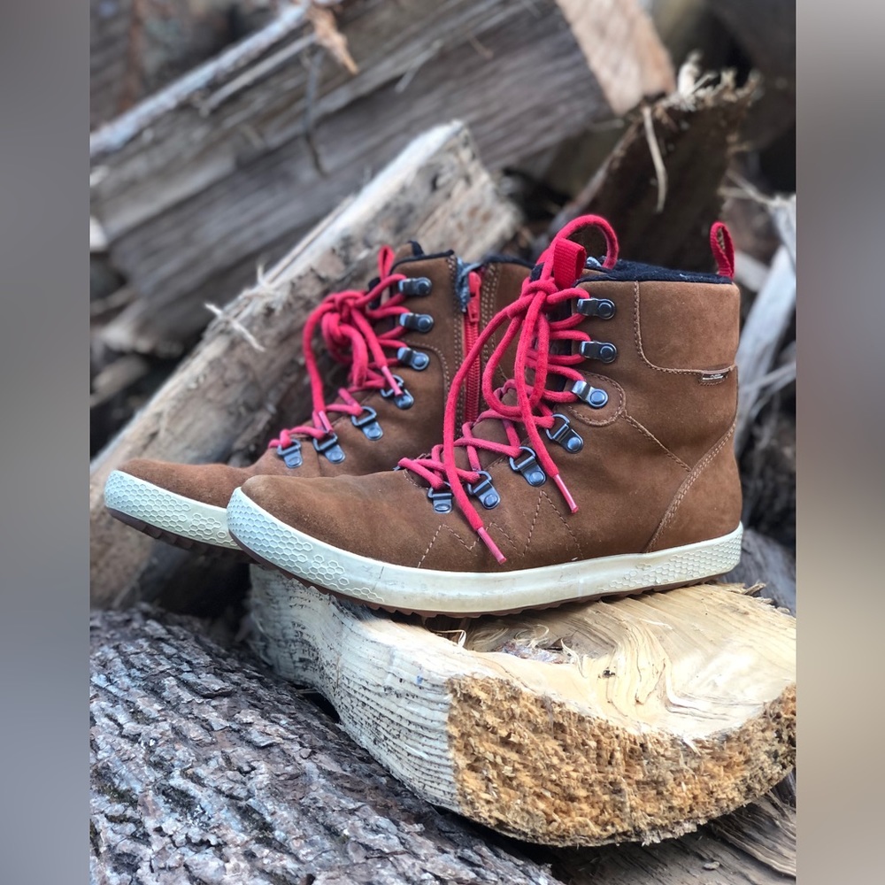 Leather boots size 9 Waterproof